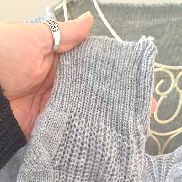 NWOT- Gray Cable Knit Women's Tunic Length Sweater, Size 1X. - Picture 3 of 7